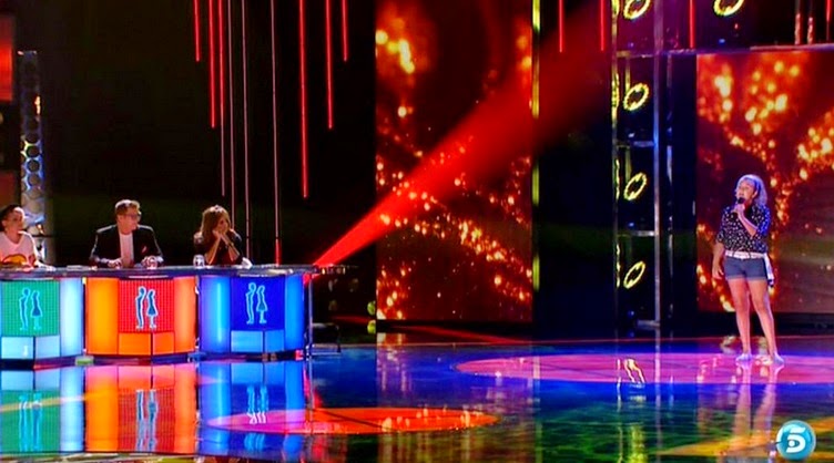 Eva-Girl-on-fire-de-Alicia-Keys-Pequenos-Gigantes-Gala-4