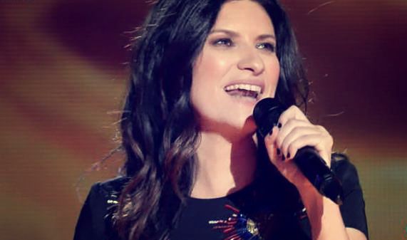 Laura Pausini canta Entre tu y mil mares-Final La Voz 2015